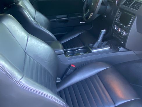 Used 2010 Dodge Challenger R/T RWD image 9
