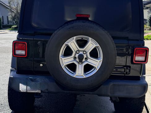 Used 2018 Jeep Wrangler Unlimited Sport S image 6