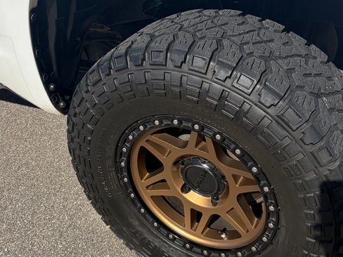 Used 2017 Toyota Tundra SR5 w/ SR5 Upgrade Package image 9