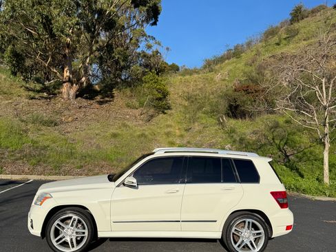 Used 2011 Mercedes-Benz GLK 350 4MATIC image 5