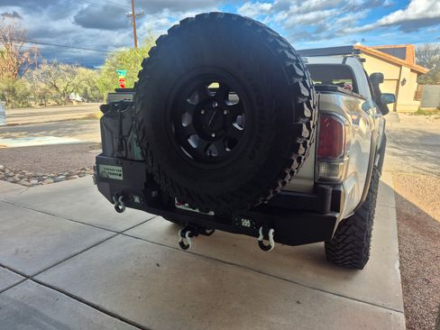 Used 2023 Toyota Tacoma TRD Off-Road image 10