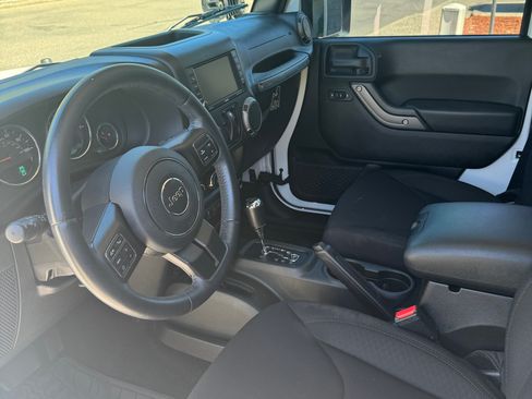 Used 2017 Jeep Wrangler Sport w/ Quick Order Package 24S AWD/4WD image 6