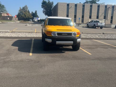 Used 2007 Toyota FJ Cruiser 4WD image 2