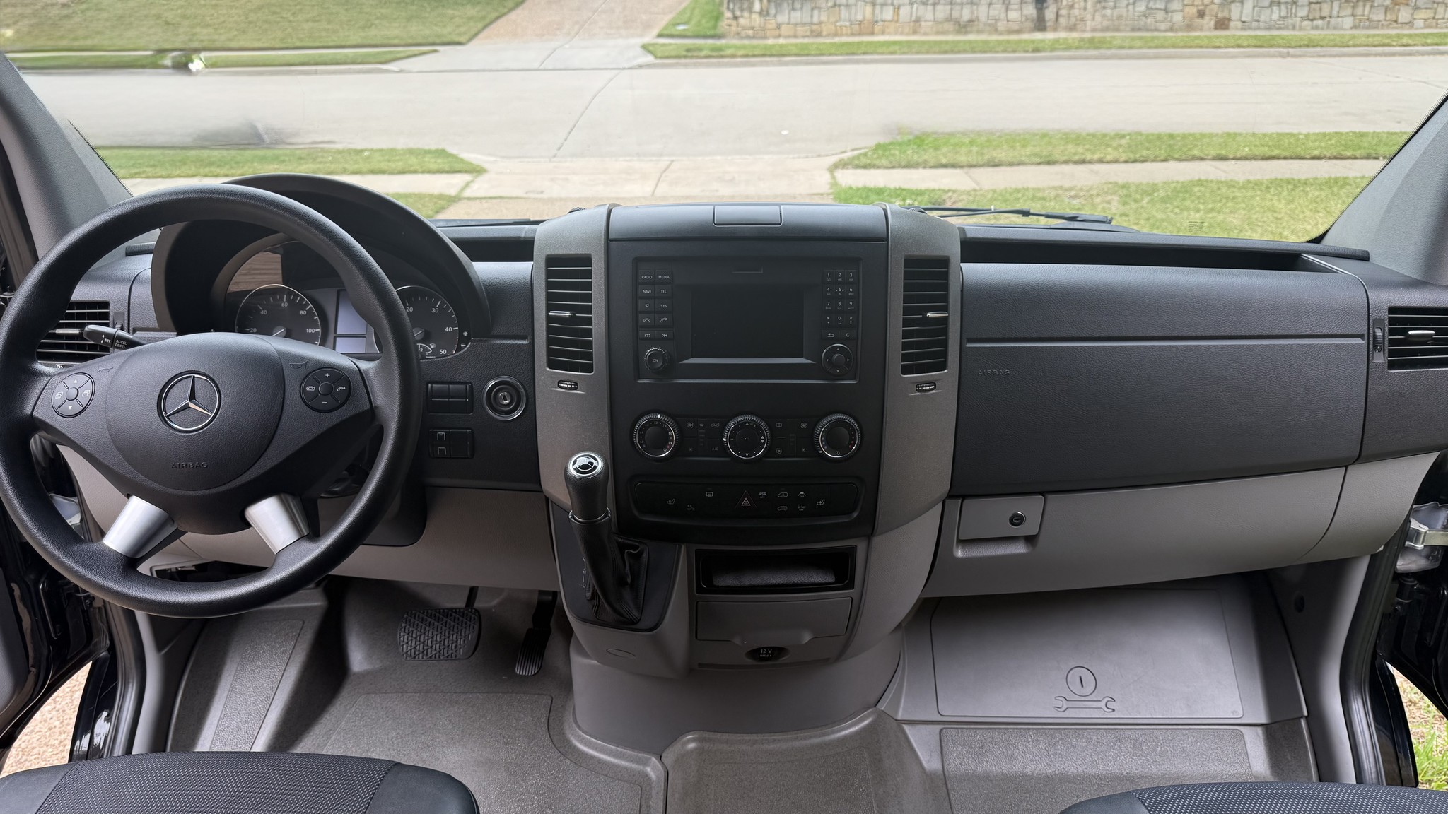 Used 2015 Mercedes-Benz Sprinter 2500 image 10
