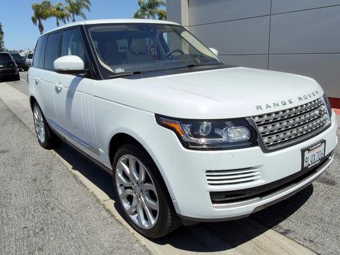 Used 2017 Land Rover Range Rover HSE AWD/4WD image 2