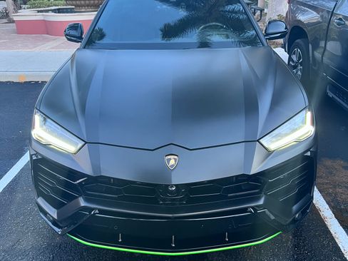 Used 2022 Lamborghini Urus AWD/4WD image 1