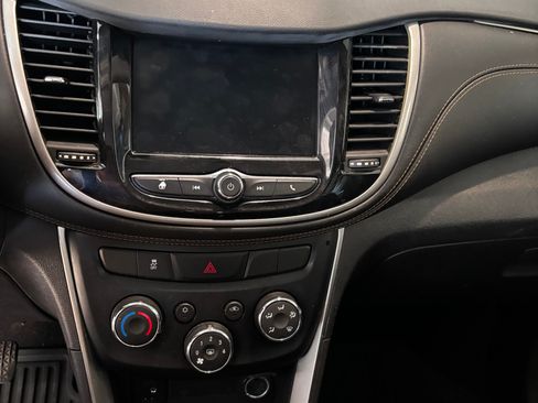 Used 2020 Chevrolet Trax LT FWD image 14