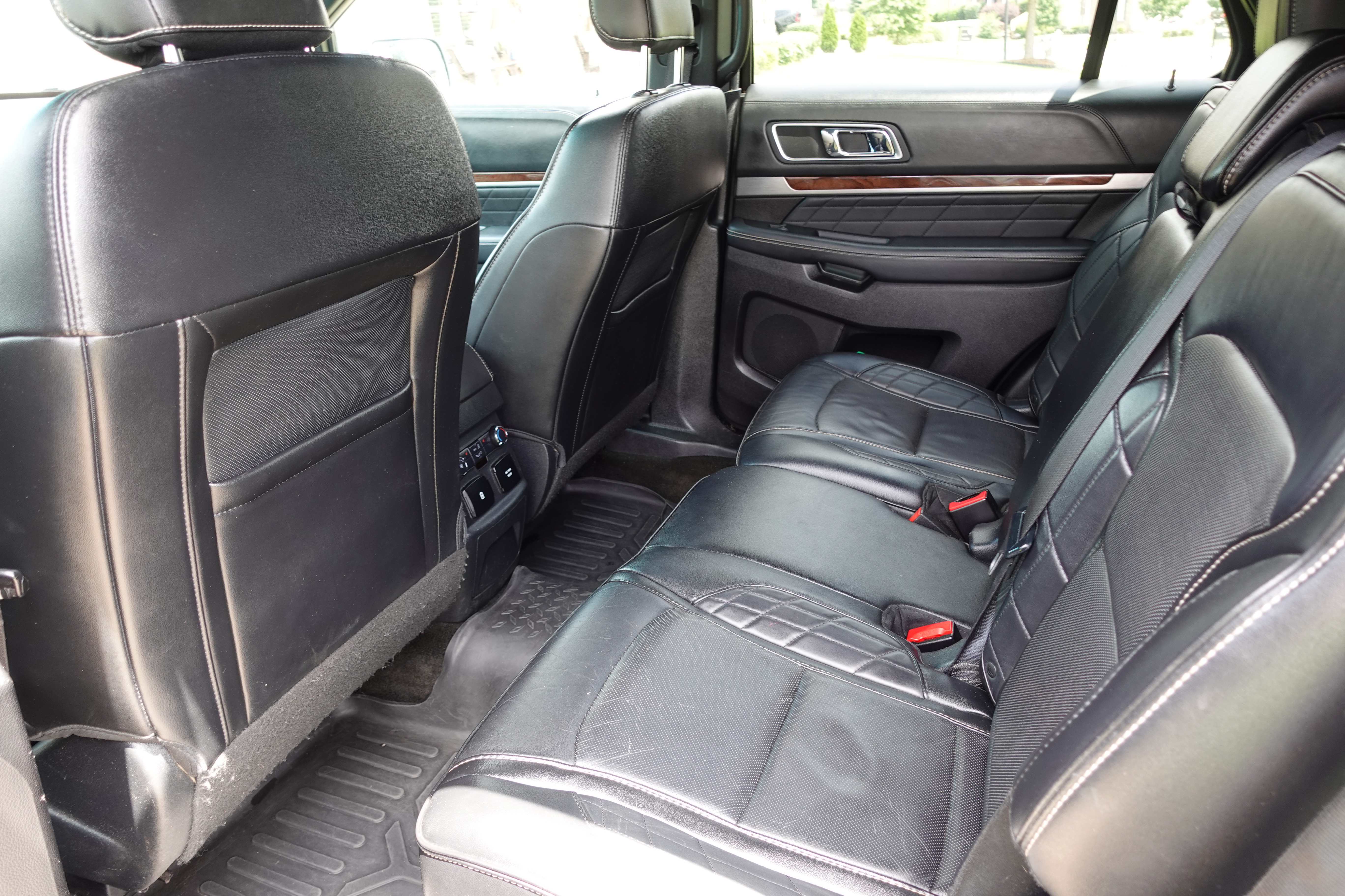 Used 2016 Ford Explorer Platinum AWD/4WD image 12