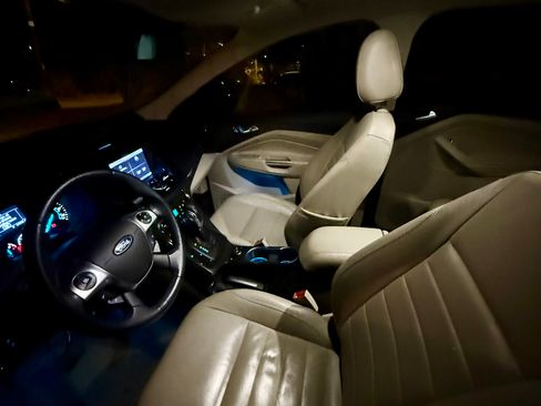 Used 2014 Ford Escape Titanium w/ Equipment Group 401A image 8