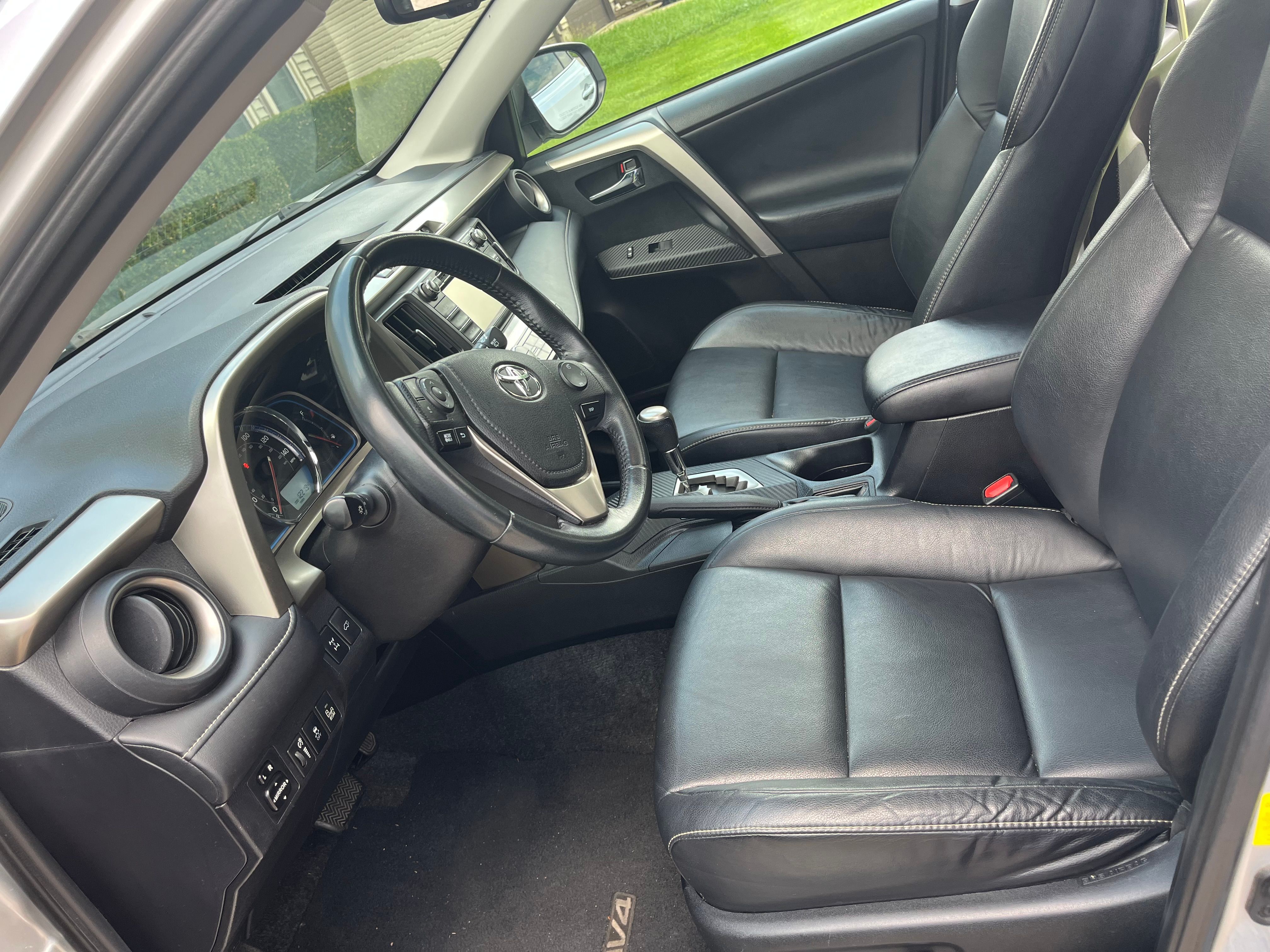 Used 2015 Toyota RAV4 Limited w/ Technology Package AWD/4WD image 24