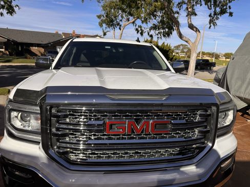 Used 2018 GMC Sierra 1500 SLT w/ SLT Premium Package image 2