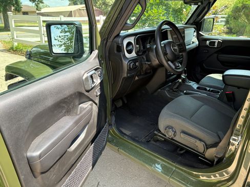 Used 2024 Jeep Wrangler Unlimited AWD/4WD image 6