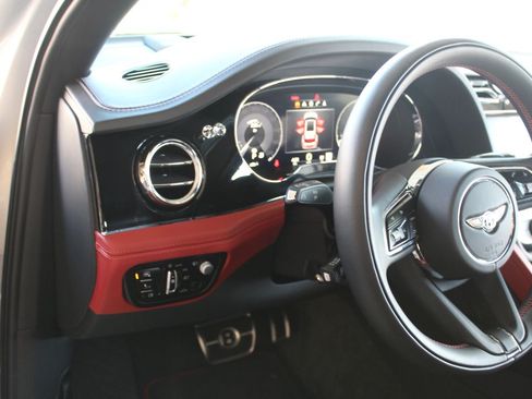 Used 2023 Bentley Bentayga AWD/4WD image 21
