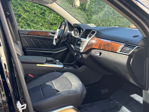 Used 2015 Mercedes-Benz GL 550 4MATIC image 9