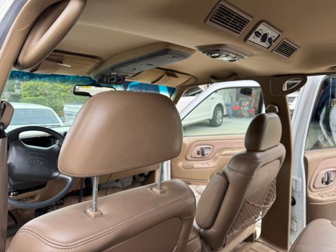 Used 1995 Chevrolet Suburban 2500 image 20