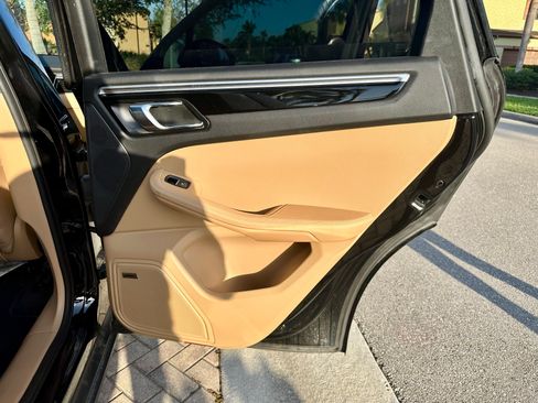 Used 2018 Porsche Macan Sport Edition image 15