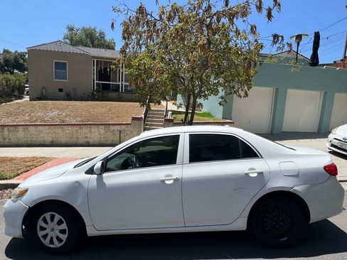 Used 2010 Toyota Corolla LE FWD image 11