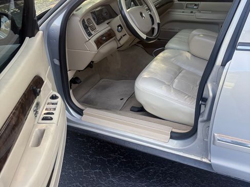 Used 2010 Mercury Grand Marquis LS RWD image 8