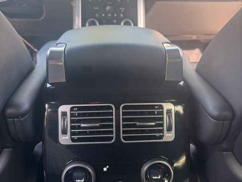 Used 2020 Land Rover Range Rover HSE image 12