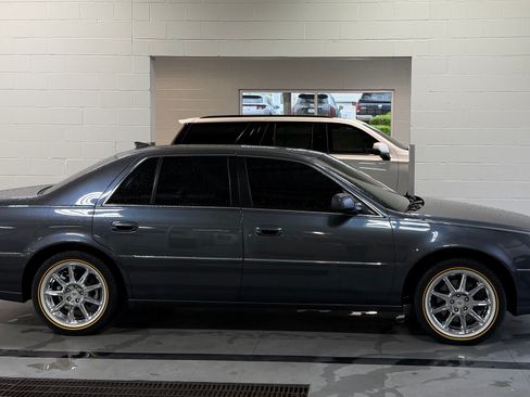 Used 2010 Cadillac DTS Luxury image 1