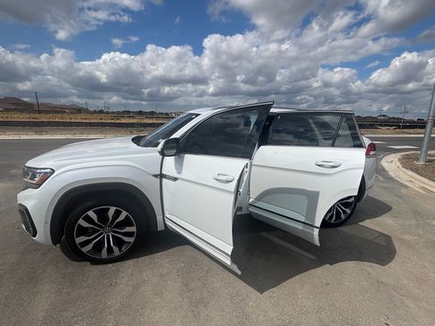 Used 2022 Volkswagen Atlas Cross Sport SEL Premium R-Line image 11