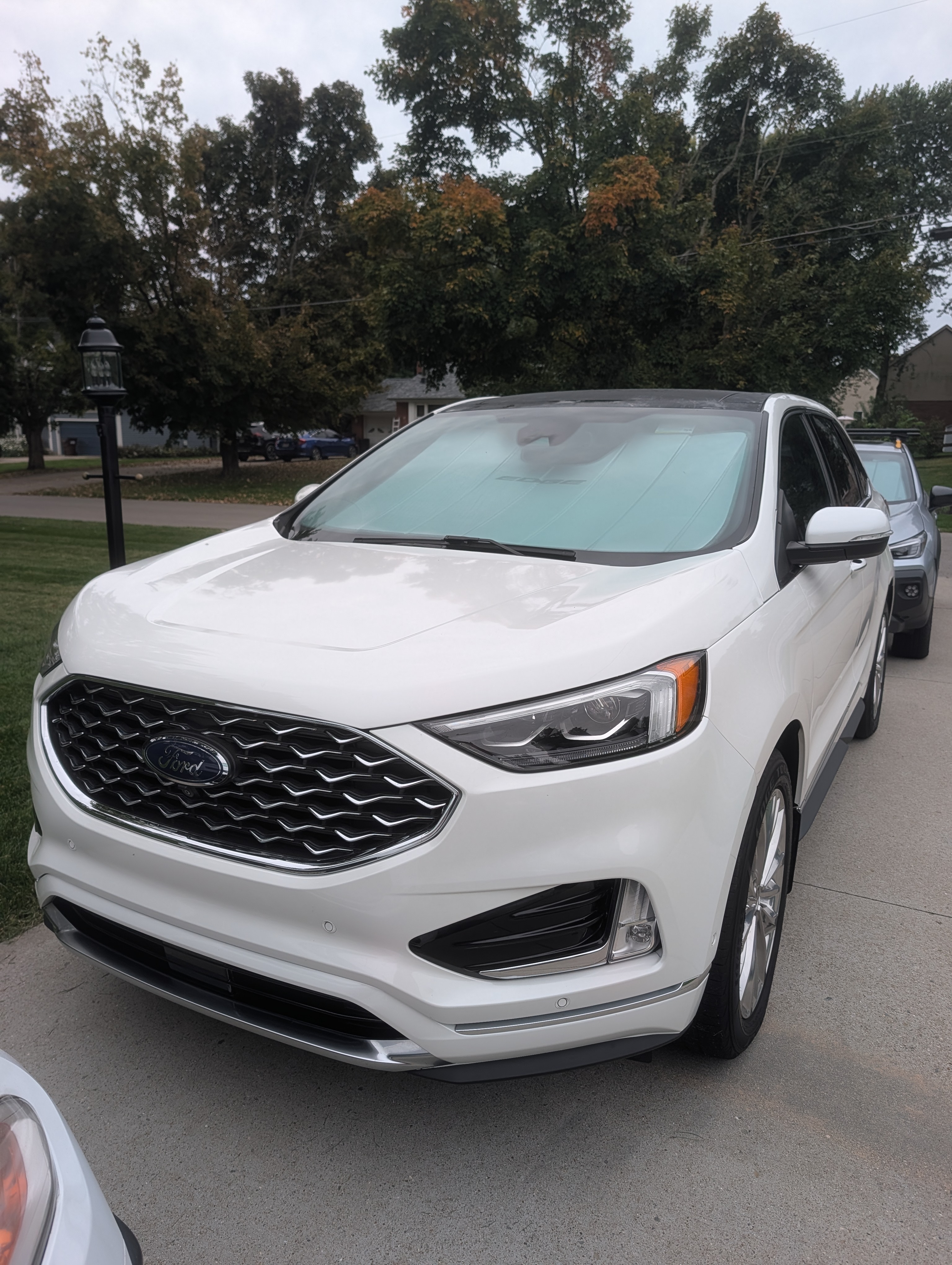 Used 2021 Ford Edge Titanium w/ Equipment Group 301A AWD/4WD image 4