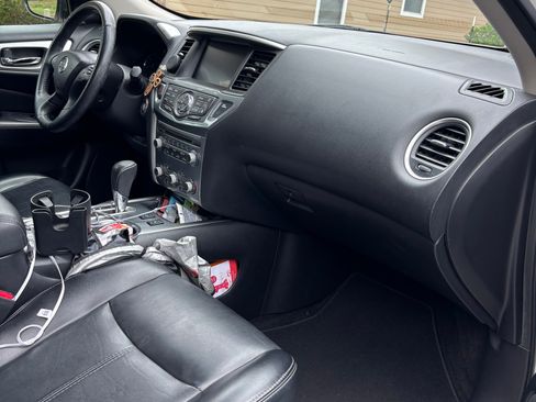 Used 2019 Nissan Pathfinder SL FWD image 9