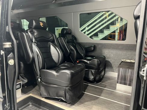 Used 2015 Mercedes-Benz Sprinter 2500 image 4