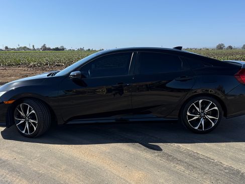 Used 2018 Honda Civic Si image 2