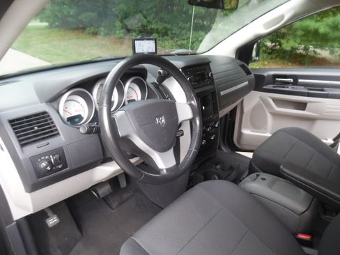 Used 2009 Dodge Grand Caravan SXT FWD image 9