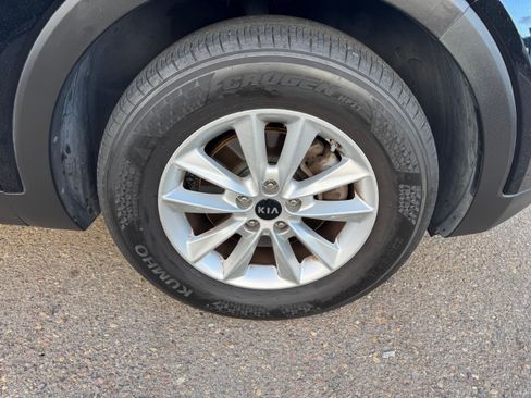 Used 2019 Kia Sorento L FWD image 26