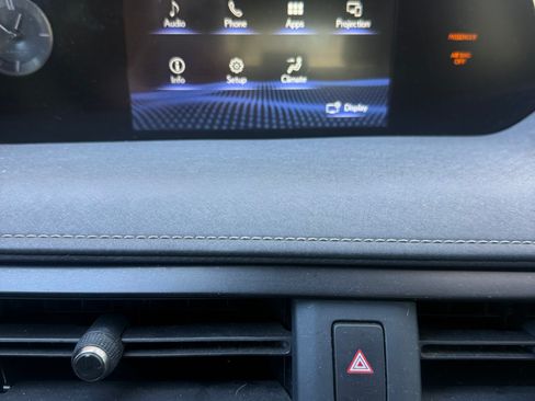 Used 2019 Lexus UX 200 F Sport image 11