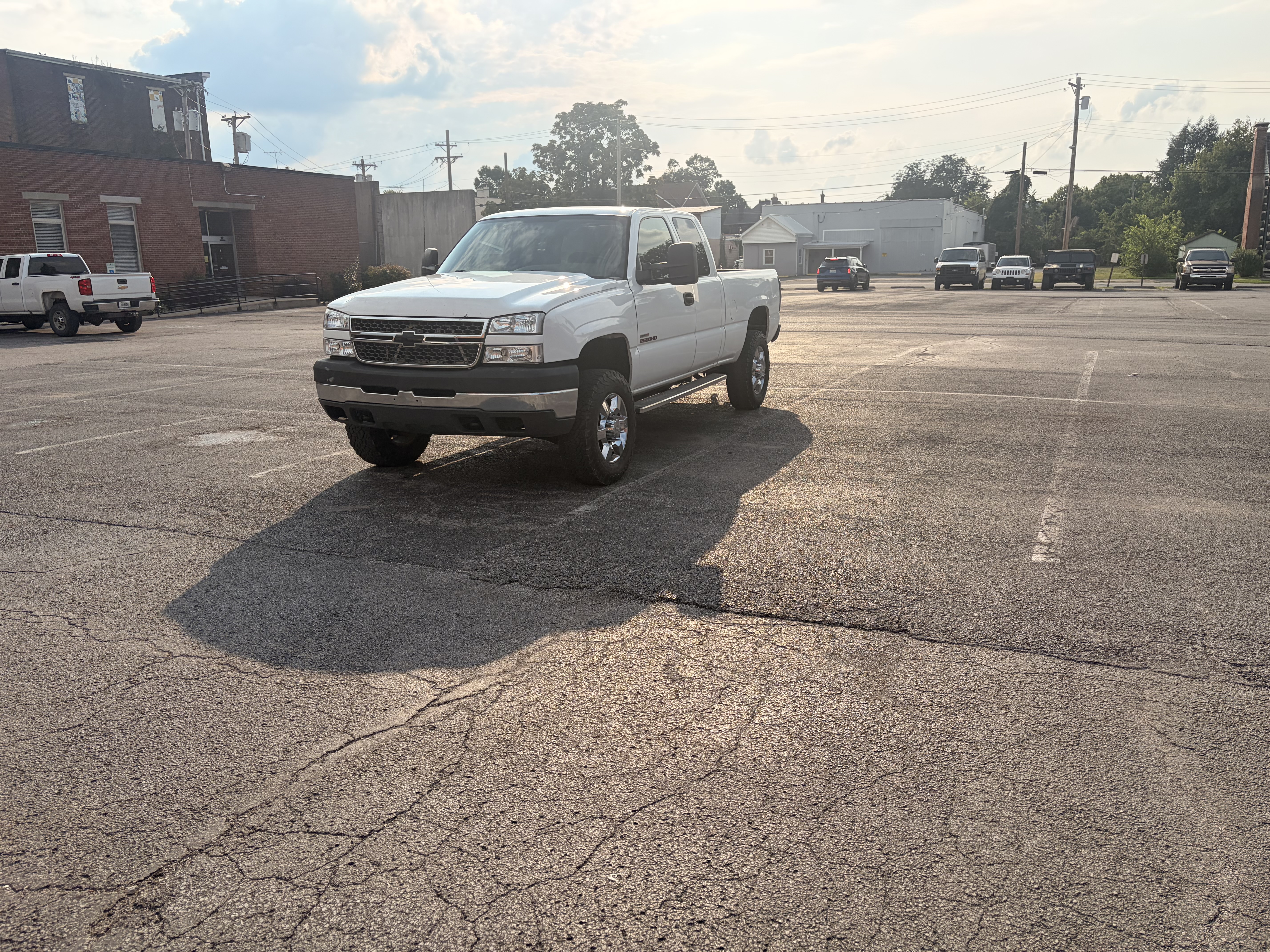 Used 2005 Chevrolet Silverado 2500 LS w/ Heavy-Duty Power Package AWD/4WD image 2