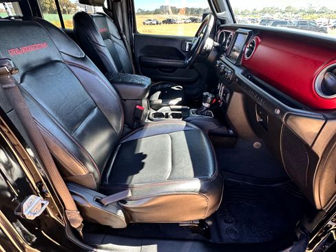 Used 2018 Jeep Wrangler Unlimited Rubicon image 16