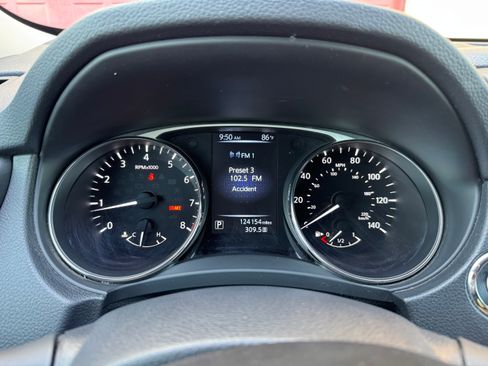 Used 2016 Nissan Rogue SV image 8