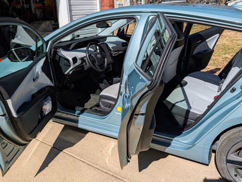 Used 2019 Toyota Prius Limited image 14