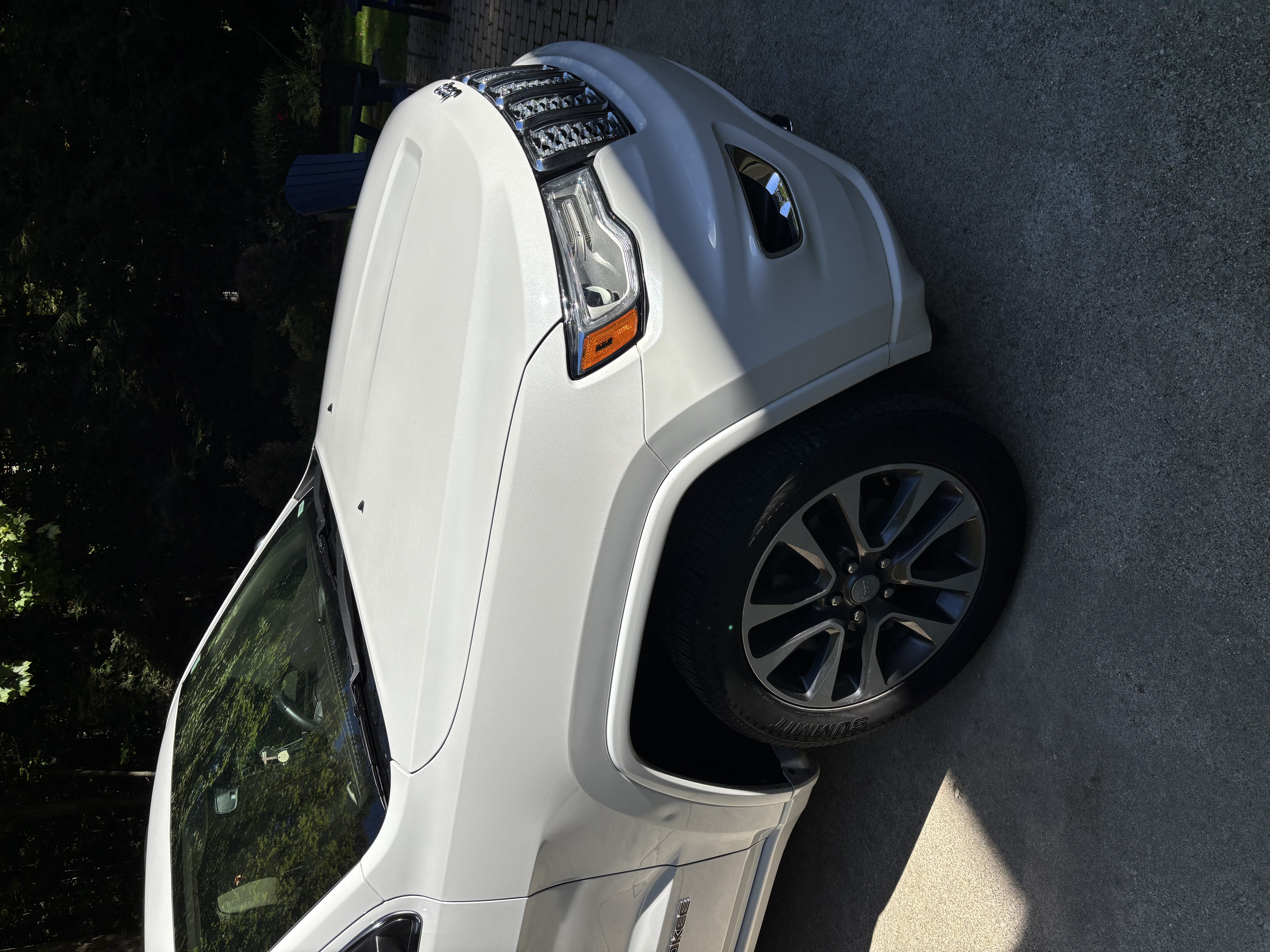 Used 2018 Jeep Grand Cherokee Overland AWD/4WD image 10