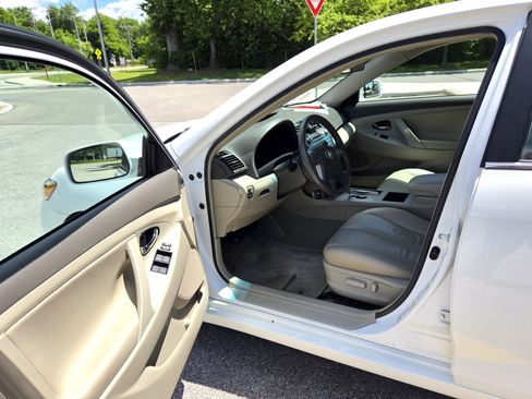 Used 2009 Toyota Camry LE FWD image 5