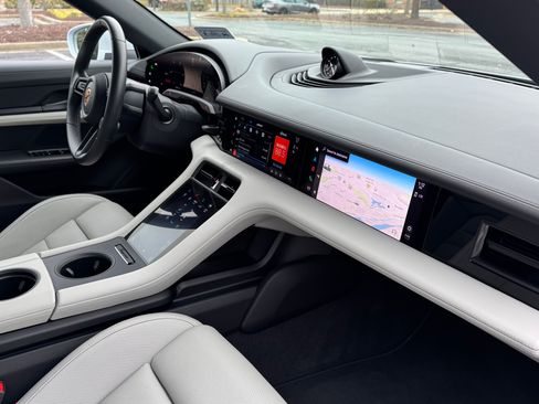 Used 2021 Porsche Taycan 4S image 16