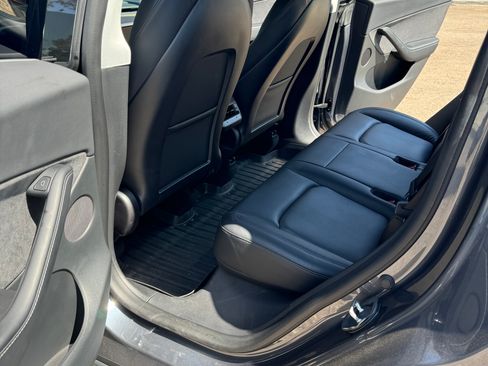 Used 2022 Tesla Model Y Performance image 11