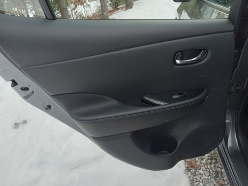 Used 2014 Nissan Leaf SL w/ Premium Package image 17