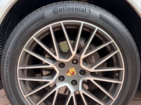 Used 2020 Porsche Cayenne AWD/4WD image 17
