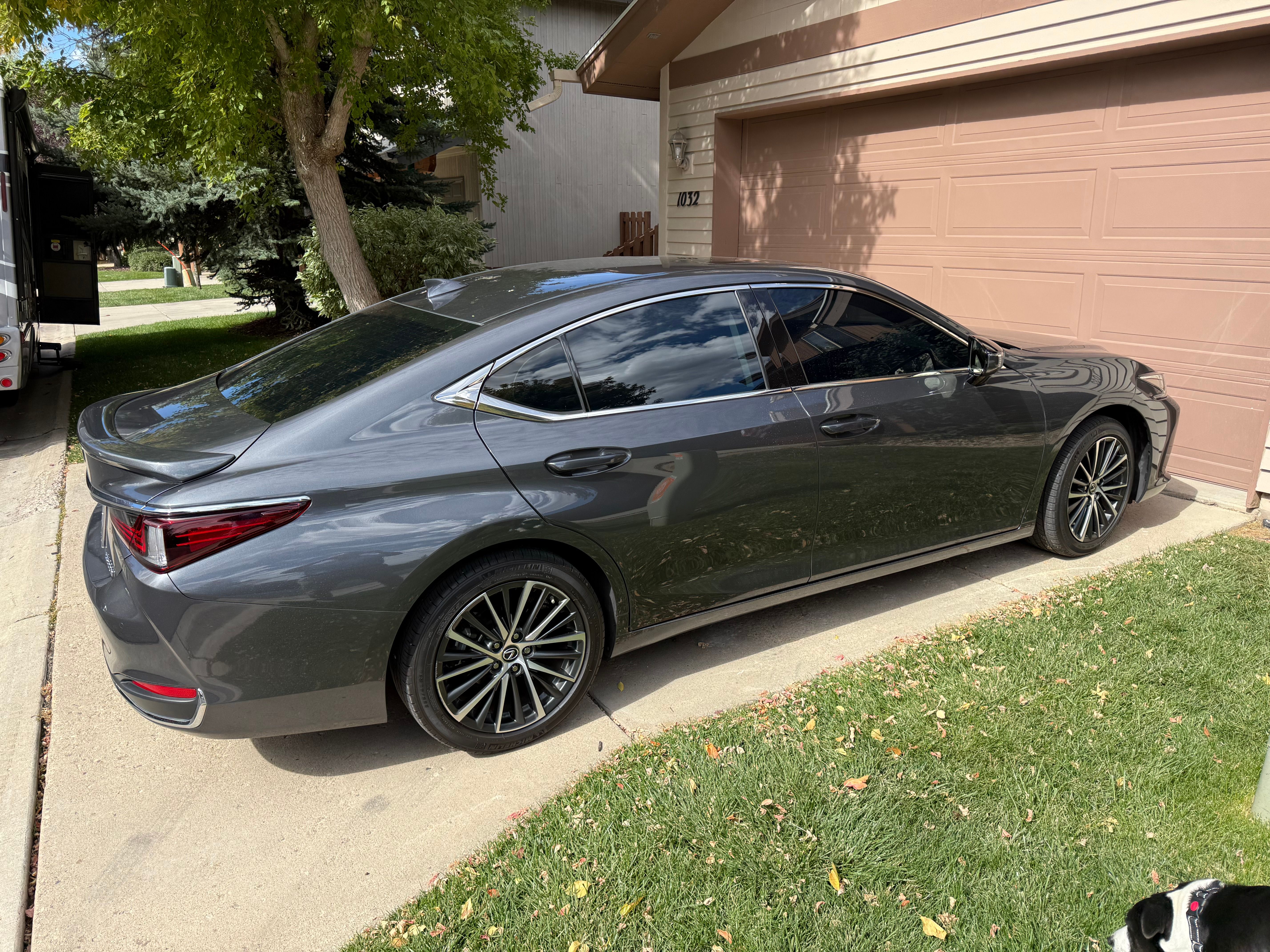 Used 2024 Lexus ES 300h w/ Premium Package FWD image 1