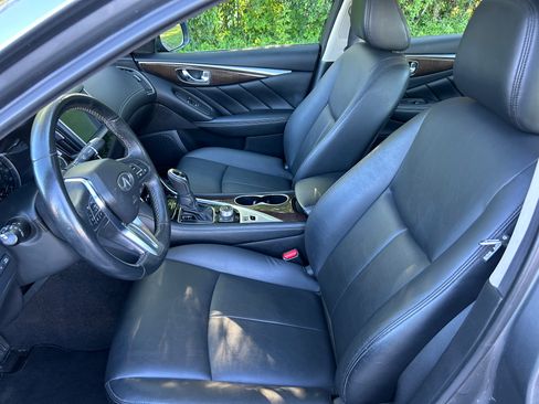 Used 2018 INFINITI Q50 Luxe w/ Essential Package (3.0T Luxe) AWD/4WD image 8