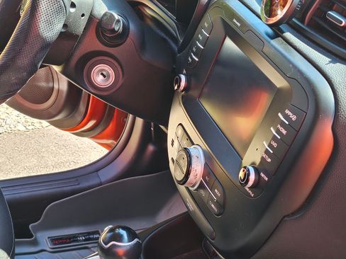 Used 2019 Kia Soul + image 9