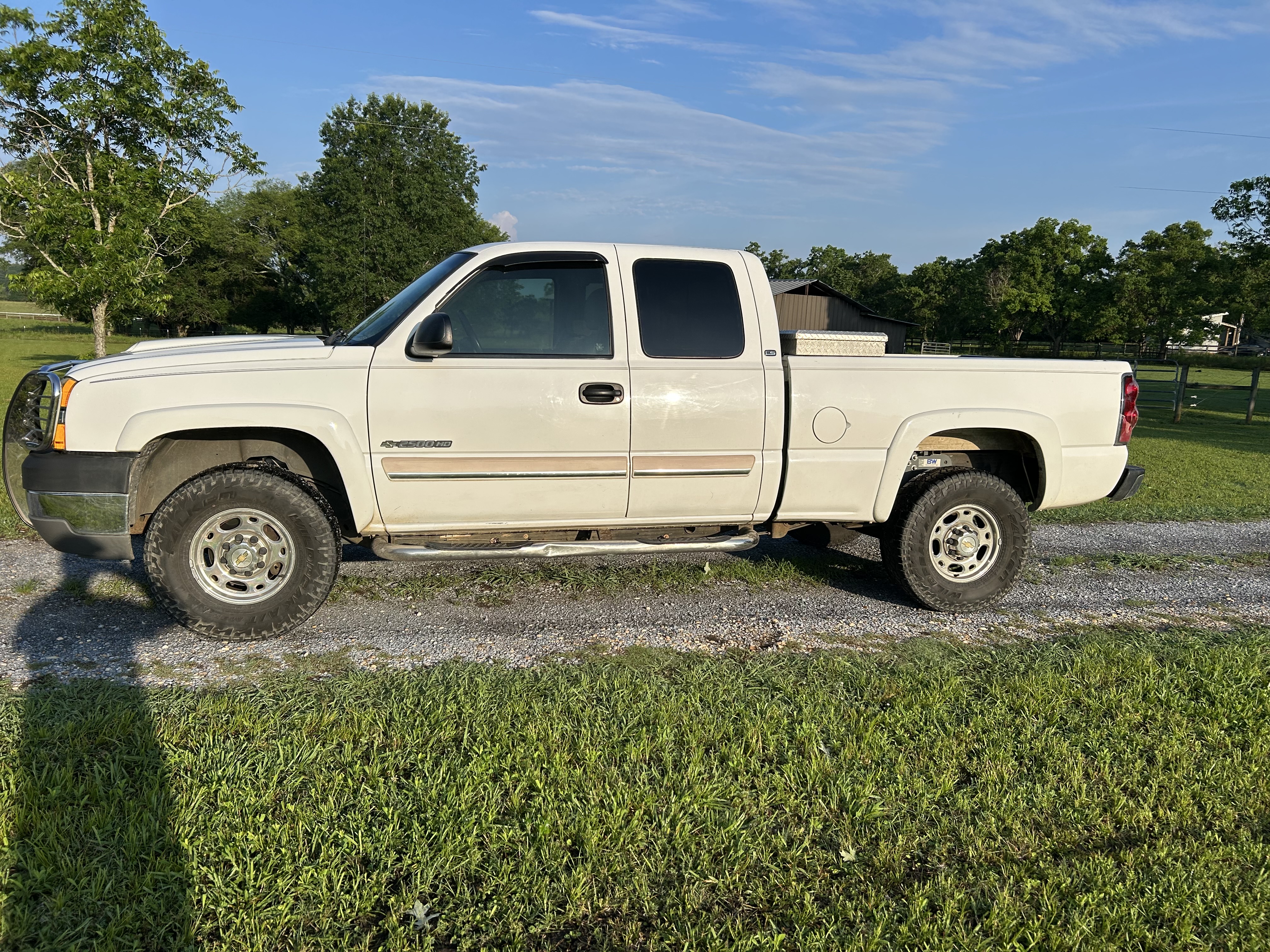 Used 2004 Chevrolet Silverado 2500 2WD Extended Cab image 1
