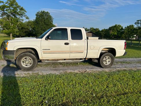 Used 2004 Chevrolet Silverado 2500 LS RWD image 1