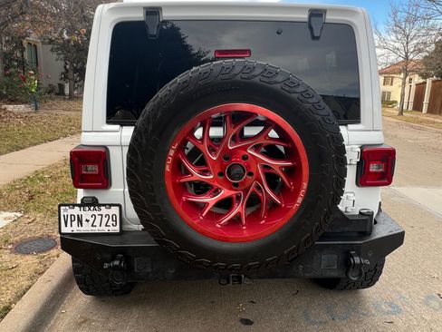 Used 2021 Jeep Wrangler Unlimited Sahara AWD/4WD image 4