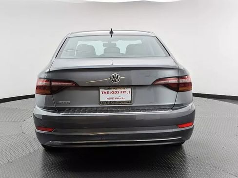 Used 2019 Volkswagen Jetta SE w/ Cold Weather Package image 8