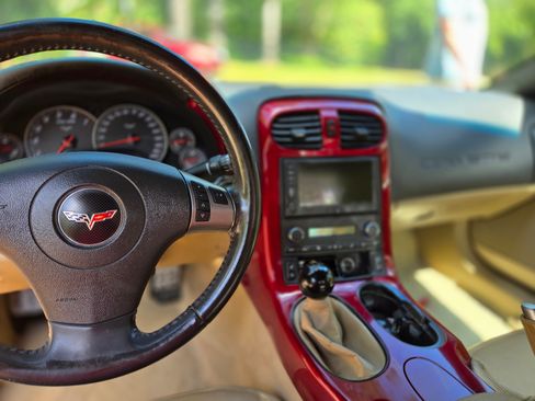 Used 2007 Chevrolet Corvette Convertible w/ Preferred Equipment Group image 9